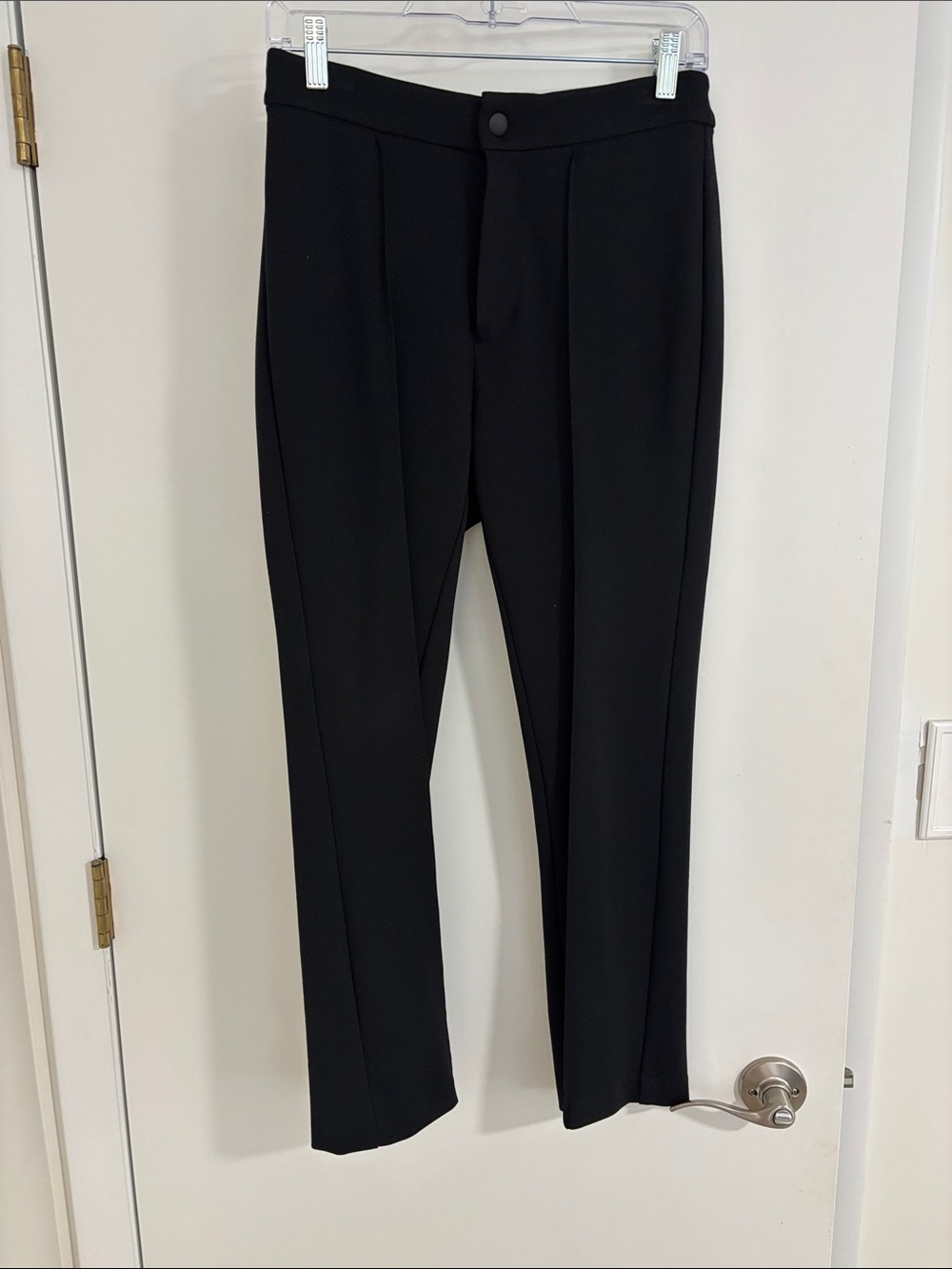 NWOT. Never worn. Excellent condition GAP Black Women's Straight Leg Dress Pants